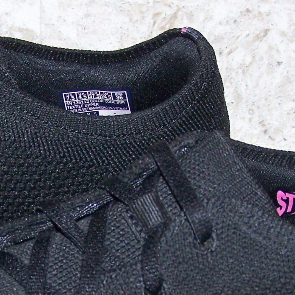 Sketchers GOGA Mat Black Slip-on shoes - Picture 5 of 6